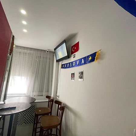 Shesh Hostel Pristina Buitenkant foto