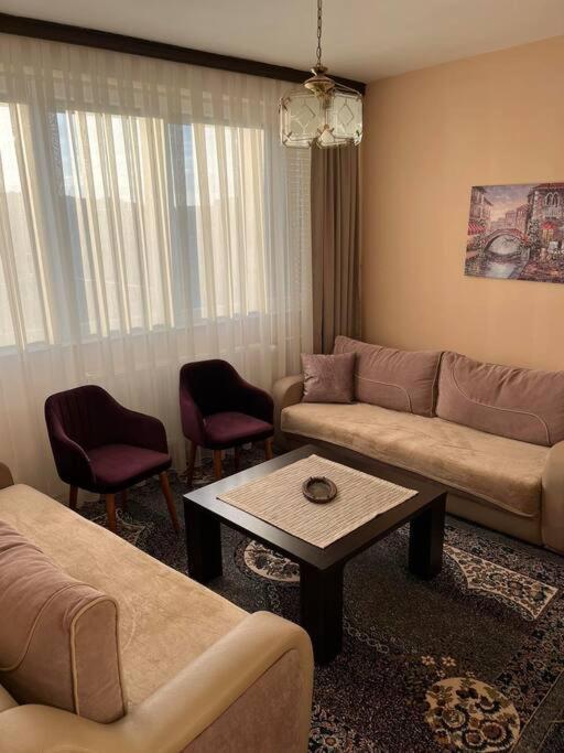 Shesh Hostel Pristina Buitenkant foto