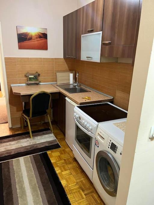 Shesh Hostel Pristina Buitenkant foto