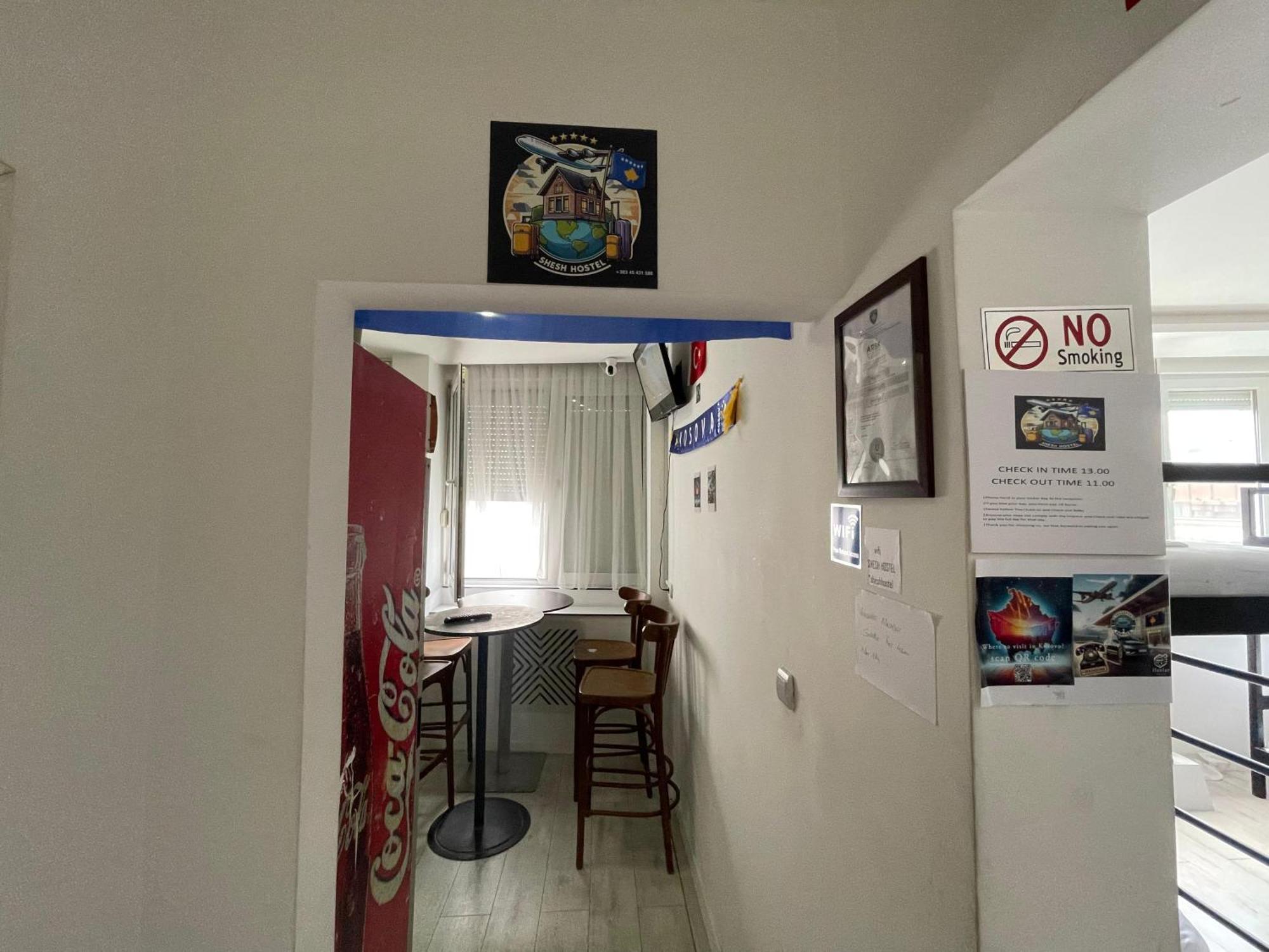 Shesh Hostel Pristina Buitenkant foto