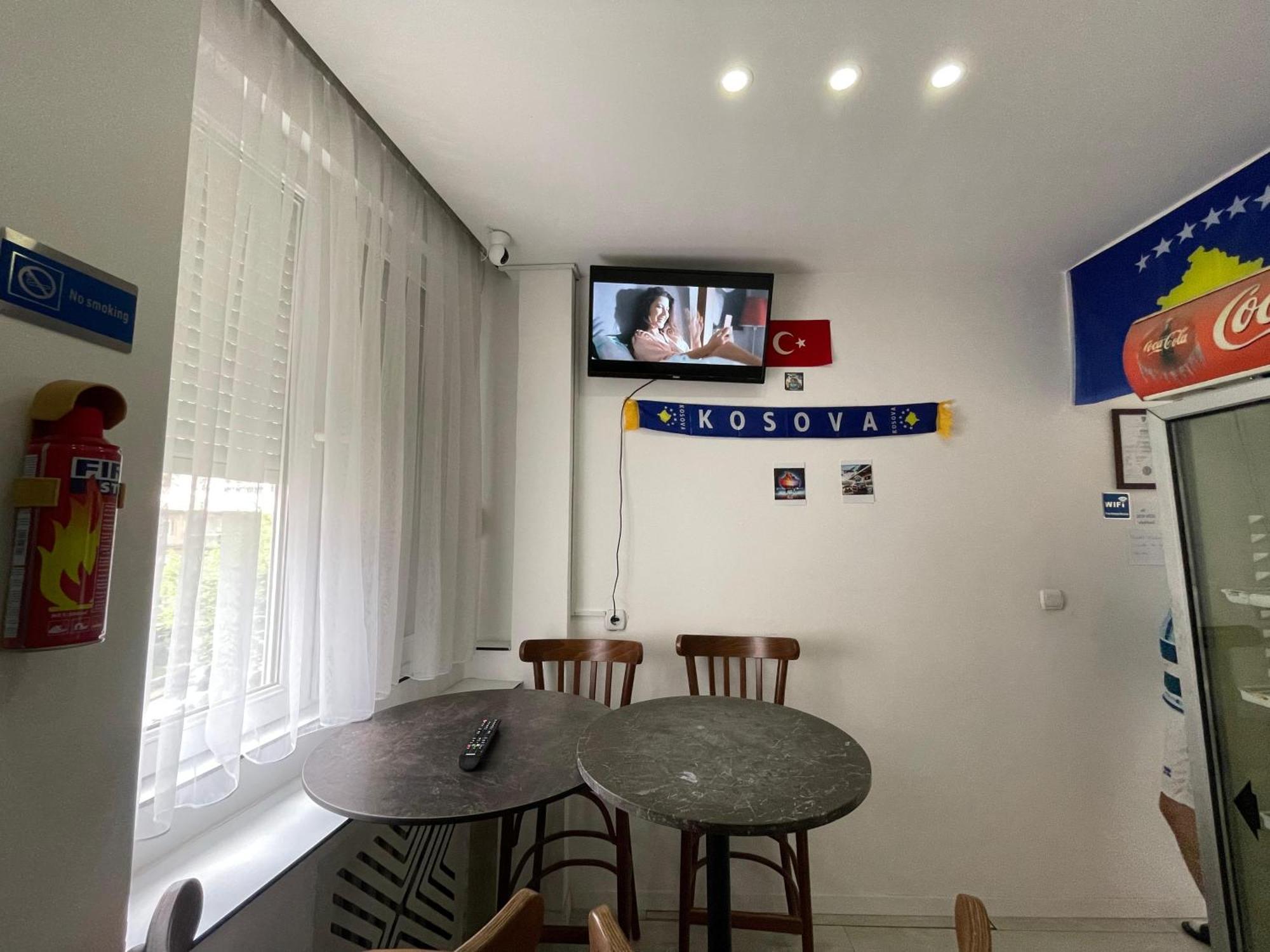 Shesh Hostel Pristina Buitenkant foto