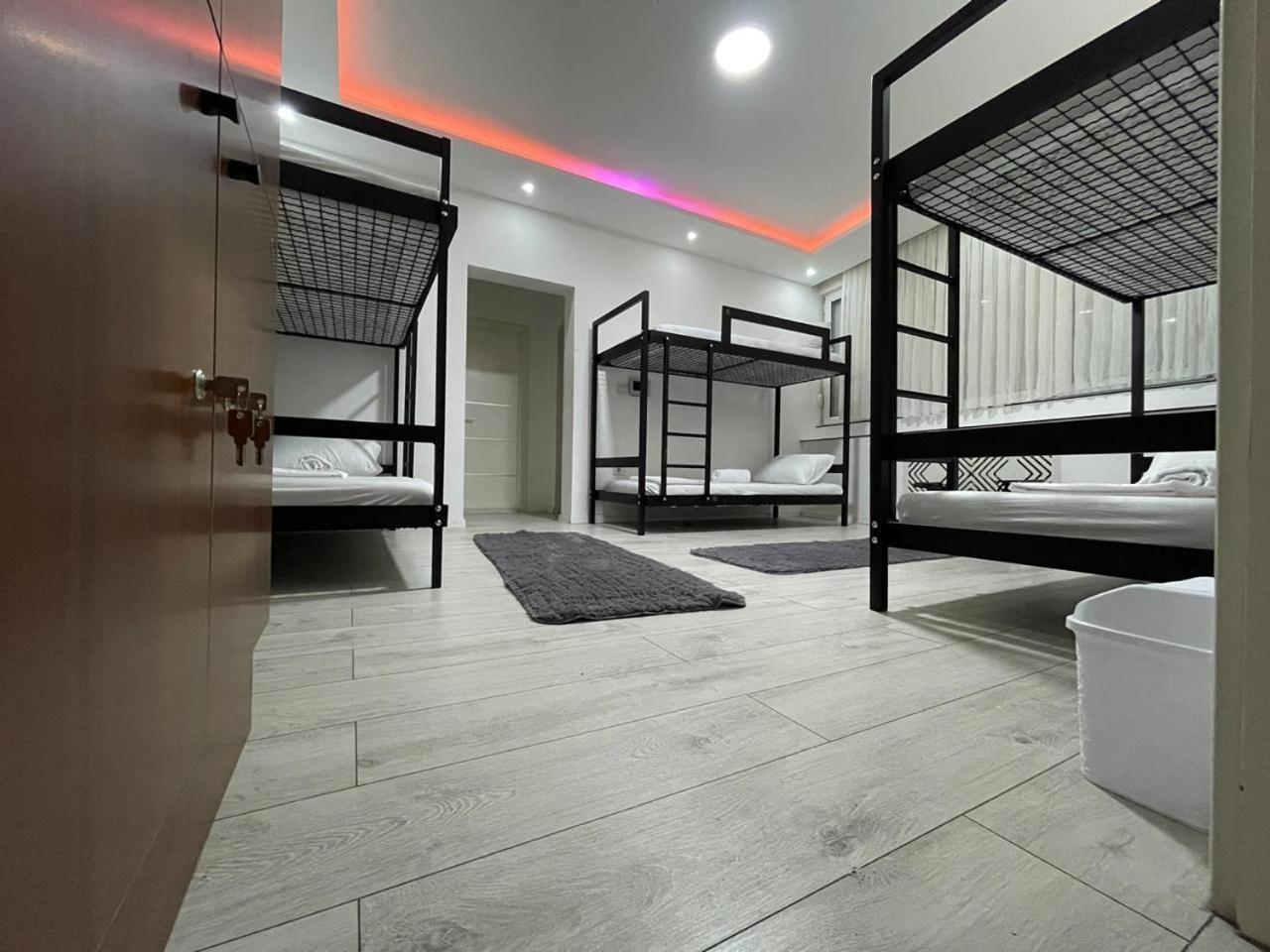 Shesh Hostel Pristina Buitenkant foto