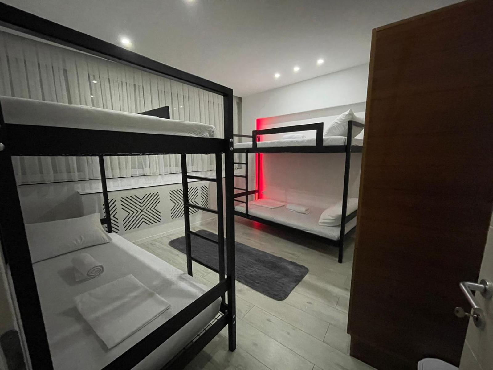 Shesh Hostel Pristina Buitenkant foto