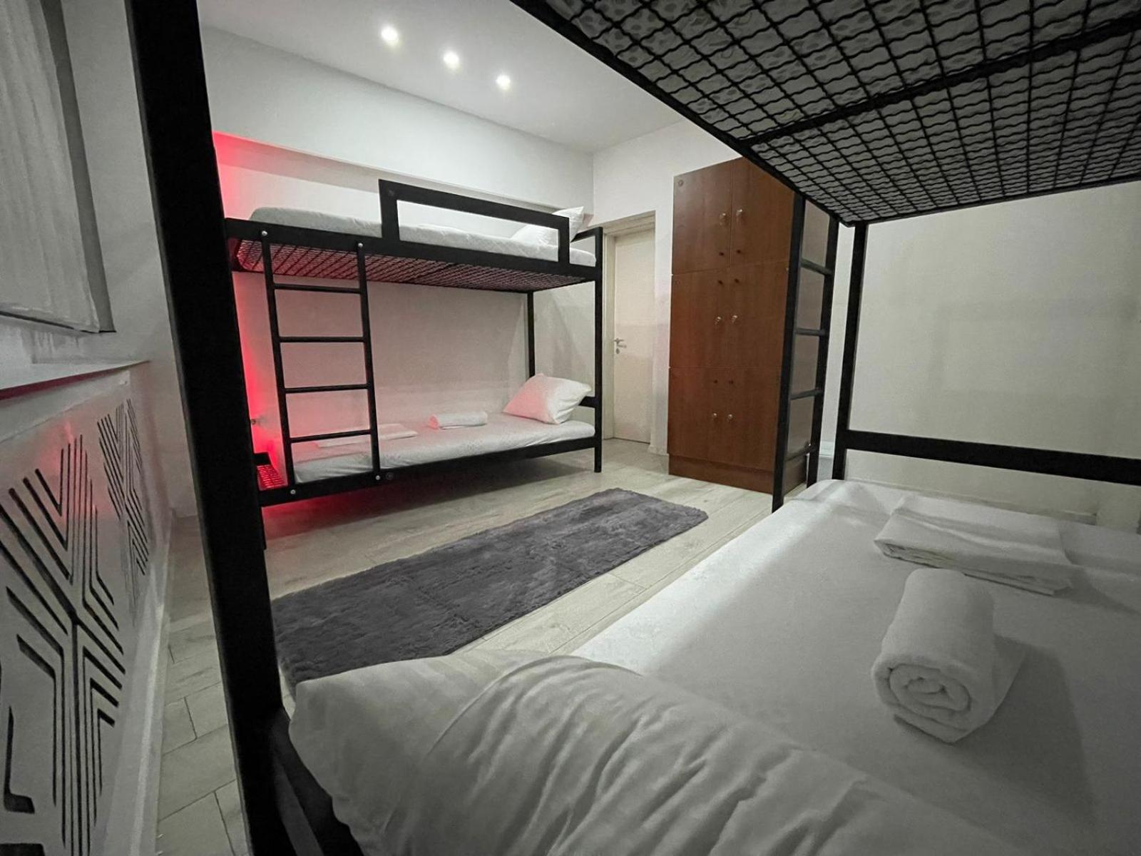 Shesh Hostel Pristina Buitenkant foto