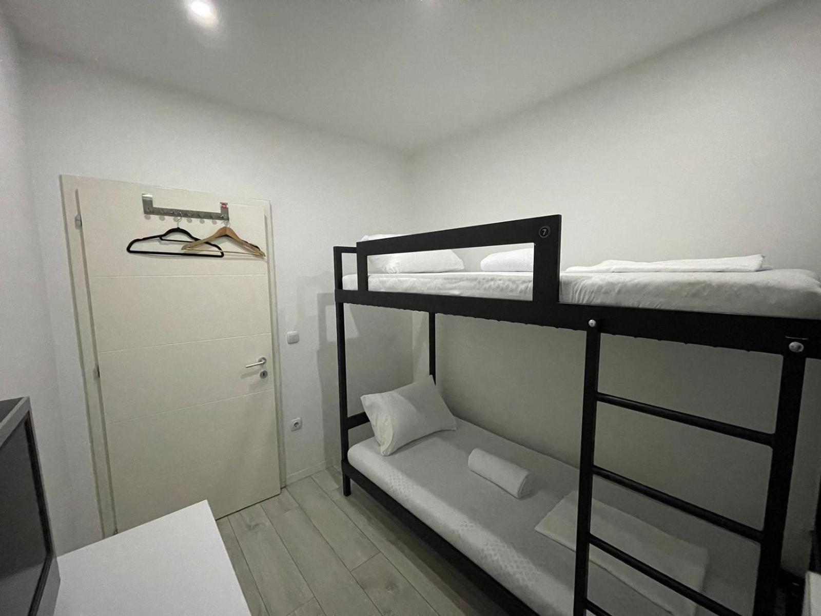 Shesh Hostel Pristina Buitenkant foto
