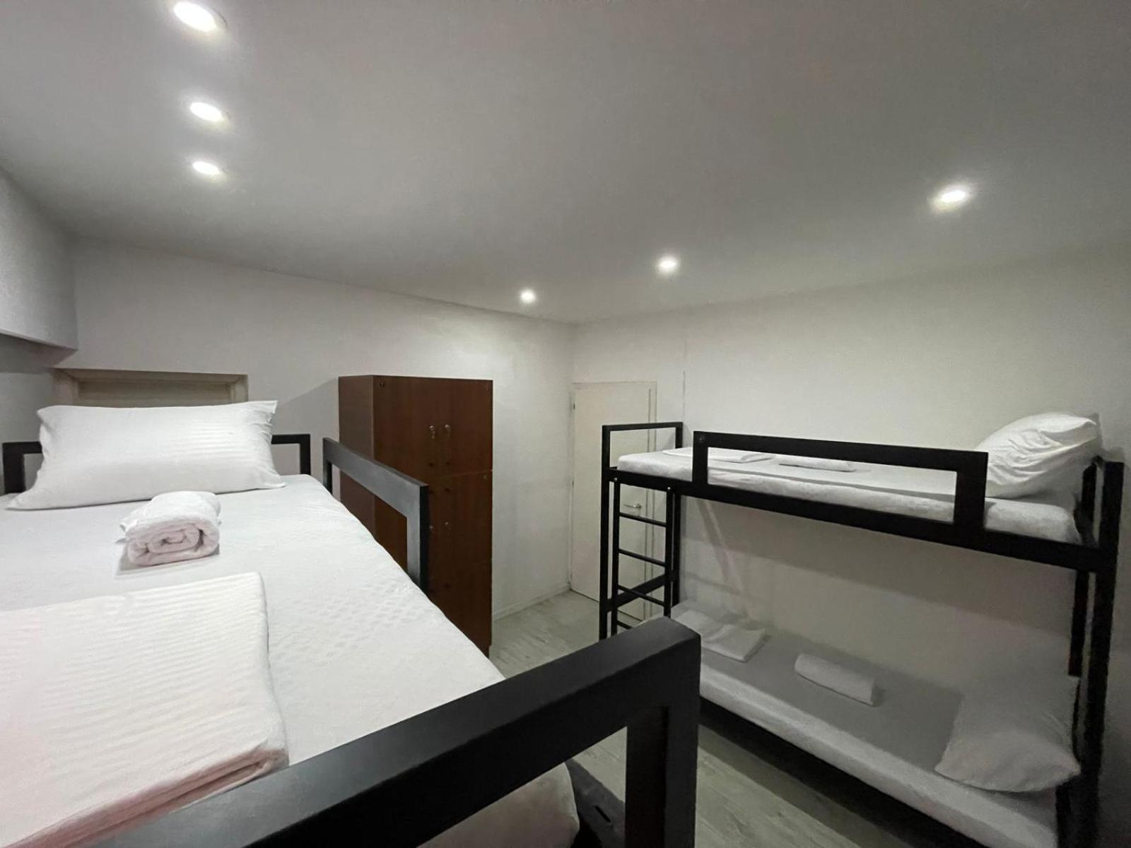 Shesh Hostel Pristina Buitenkant foto