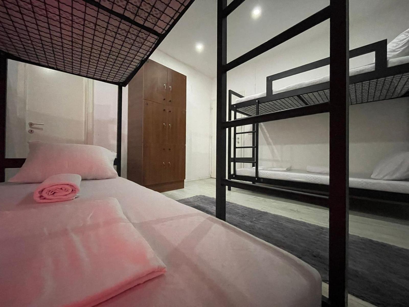 Shesh Hostel Pristina Buitenkant foto