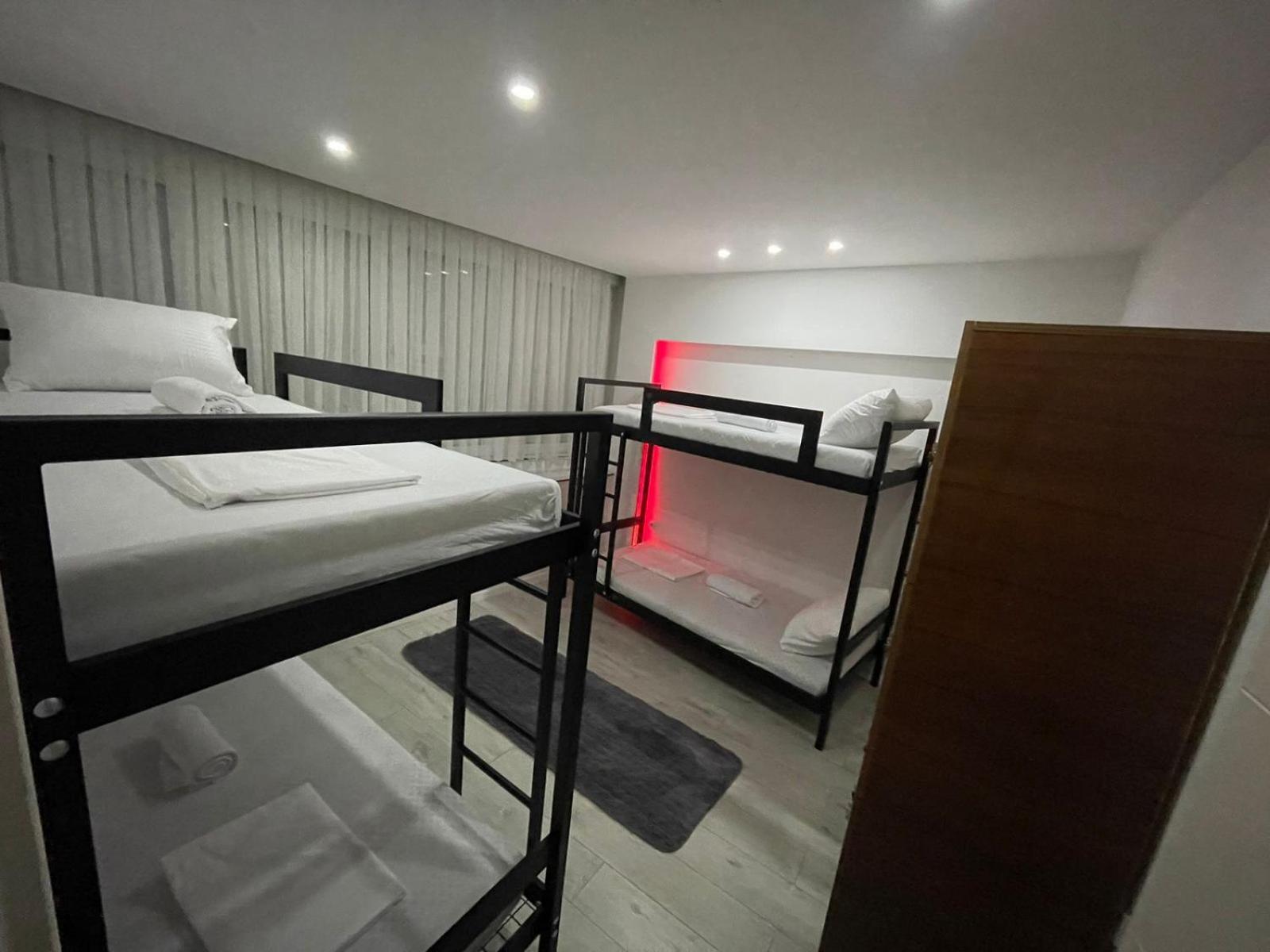 Shesh Hostel Pristina Buitenkant foto
