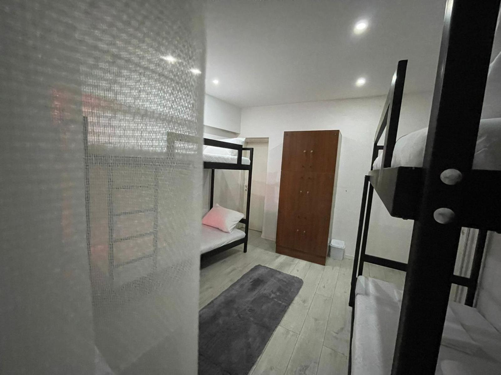Shesh Hostel Pristina Buitenkant foto